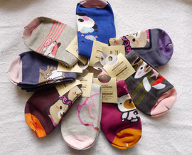 好女春華品牌女襪 精選高品質，舒適與時尚并存