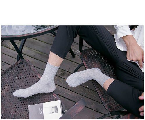 5款秋冬男士必備中筒襪 商務保暖防臭，四季百搭新風尚