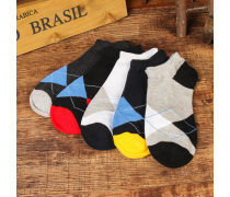 今夏必buy！潮流襪子新風尚，穿出你的個性態度